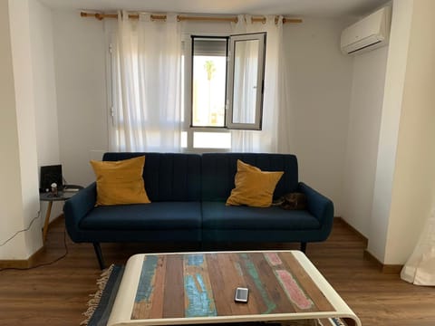 Living room, Seating area, air conditioner