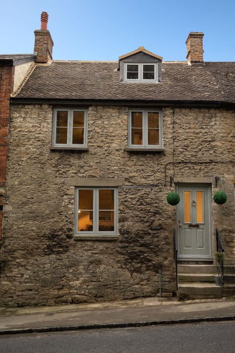 Cosy Country Townhouse in Woodstock House in West Oxfordshire District