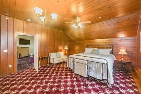 Desperado - CA King Size Bed - Sleeps 2-4 Condominio in Madison Heights