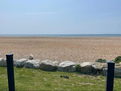 Pebbles Lodge, Seal Bay Resort Maison in Selsey