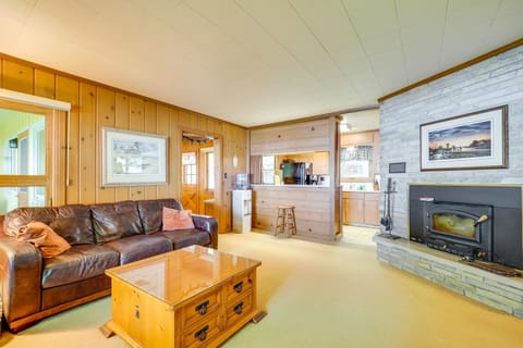 Waterfront Torch Lake Vacation Rental Cottage! Maison in Torch Lake