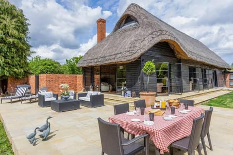 The Lakeside Viewing Gallery House in South Oxfordshire District