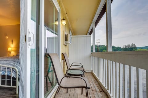 Fayetteville Vacation Rental with Balcony! Condo in Fayetteville