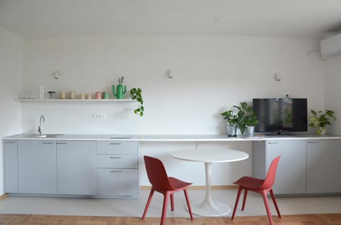 TV and multimedia, Kitchen or kitchenette, Dining area