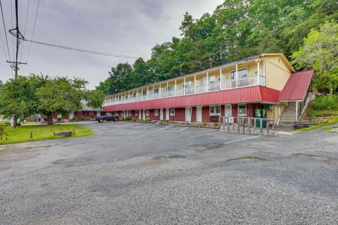 New River Gorge Vacation Rental with Balcony! Eigentumswohnung in Fayetteville