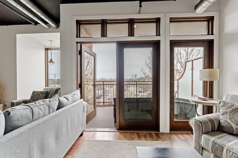 Luxurious 2BDR Loft Condo with Stunning Views in Grand Haven Eigentumswohnung in Grand Haven