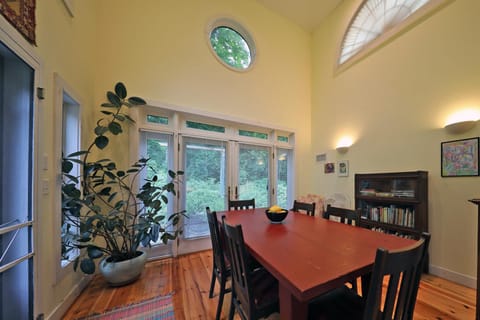 Berkshire Retreat- A stone's throw to downtown Lenox House in Stockbridge