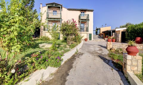 Facade/entrance, Garden, Balcony/Terrace