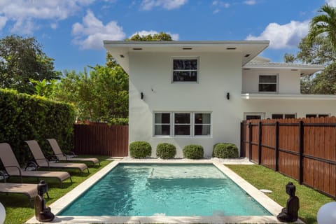 Oasis Vista Miami Luxury Villa! 10 min from Beach, Private GYM, Top Location! Villa in Miami