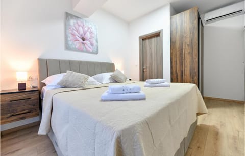 4 Bedroom Cozy Home In Prkos House in Zadar County