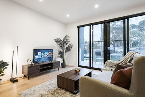 Brand New Modern 3br2ba Townhouse Glen Waverley Casa in Glen Waverley