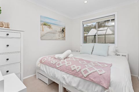 Collaroy Beachfront Hideaway - Parking and views Condo in Sydney