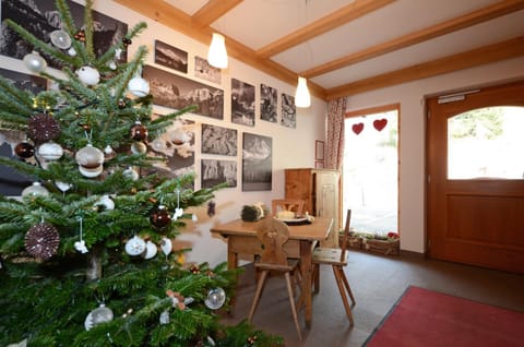 Day, Dining area