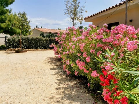 Villa La Voile au Vent - Sur les collines de la Cadière d'Azur - Villa spacieuse, 4 chambres, climatisée avec piscine à débordement, Vue mer et collines Villa in La Cadière-d'Azur