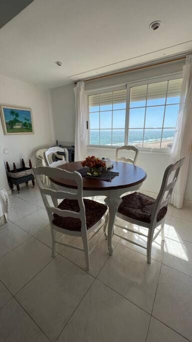 Seating area, Dining area, Sea view