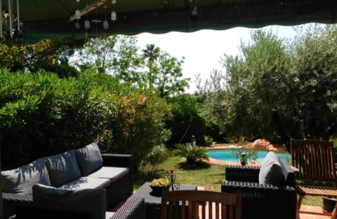 Villa pour 5 personnes avec jardin et piscine privée Villa in Valbonne