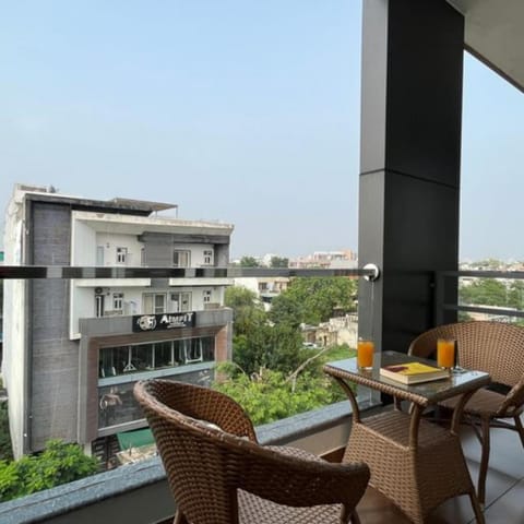 ZEN Suites Gurgaon - LUXE Stays Collection Condo in Gurugram