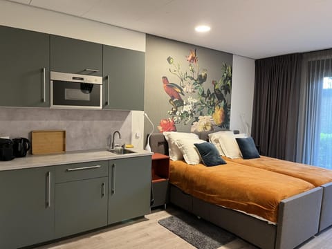 Bed, Kitchen or kitchenette, Photo of the whole room, Bedroom, minibar