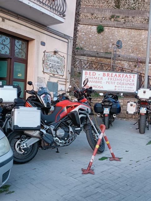 group of guests, Parking