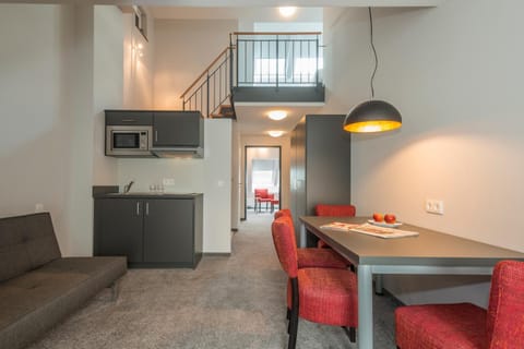 Kitchen or kitchenette, Photo of the whole room, Dining area