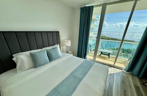 Spectacular Views in Bayfront Coconut Grove Apartment hotel in Coconut Grove