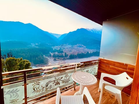 Bentenwood Resort - A Beutiful Scenic Mountain & River View Hotel in Manali