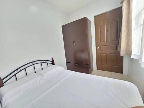 Blueming 2 Guesthouse Bayswater mactan THREE BEDROOM Apartment in Lapu-Lapu City