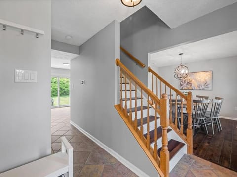 Modern and Stylish 5 Bedroom Home in Cranberry/Pittsburg Haus in Cranberry Township