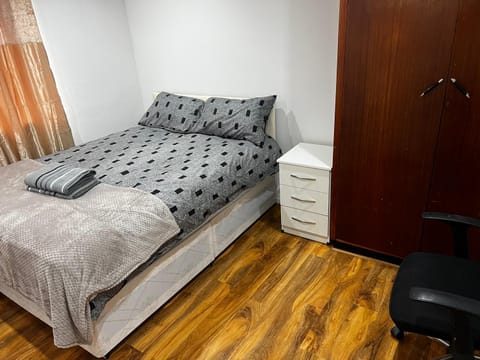 Good priced double bed in Hayes Bed and Breakfast in Southall