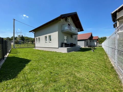 Property building, Day, Garden, Garden view