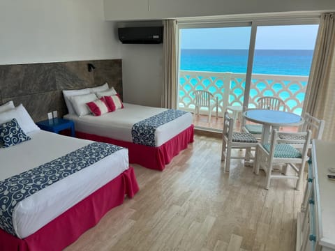 Bed, Natural landscape, Balcony/Terrace, Photo of the whole room, Sea view