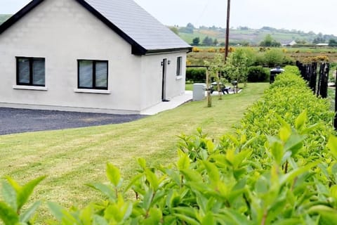 Property building, Spring, Day, Natural landscape, Garden, Garden view