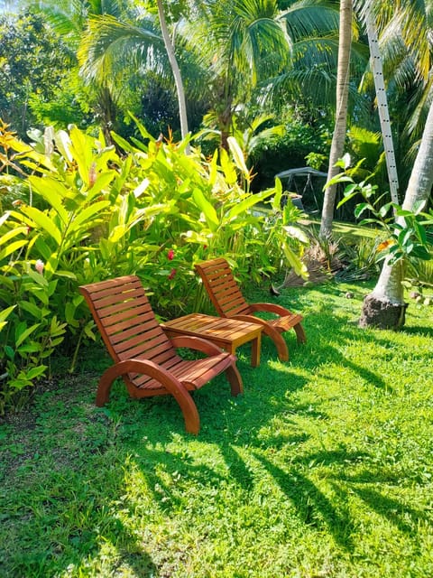 Day, Garden, Living room, Seating area, Garden view