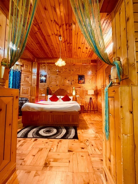 Shree Ram Cottage, Manali ! 1,2,3 Bedroom Luxury Cottages Available Hotel in Manali