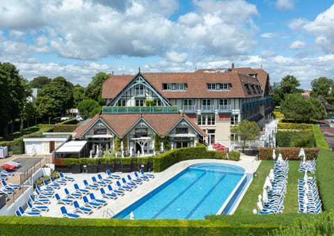 Property building, Garden, Swimming pool