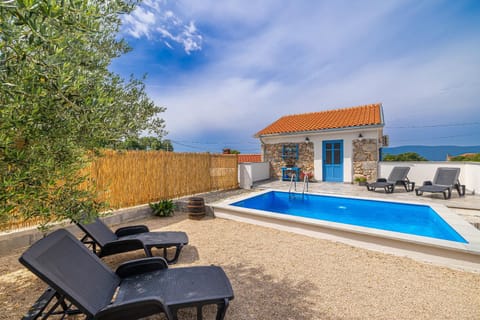 Holiday house KUNTENTA with pool and jacuzzi Casa in Krk