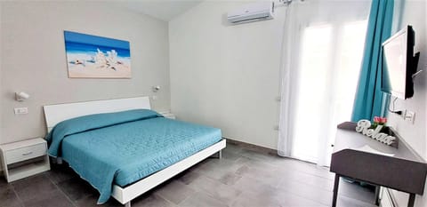 Bed, TV and multimedia, Bedroom, air conditioner