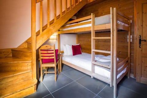 Toulouse - 3 bedroom apt close to the slopes with log fire Condo in Sainte-Foy-Tarentaise