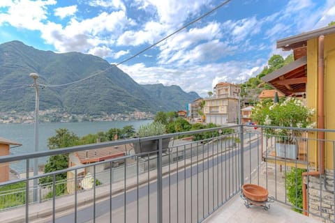 Natural landscape, View (from property/room), Balcony/Terrace, Lake view, Mountain view