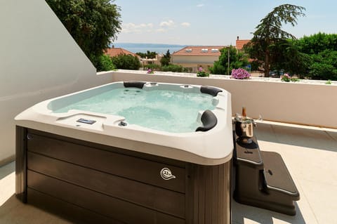 Day, Hot Tub