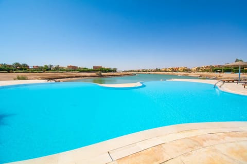 Tranquil 3BR Town House Free Pool and Sea Lagoon House in Hurghada
