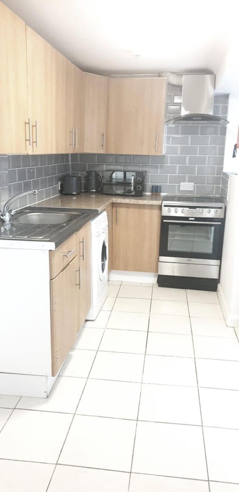 Gravesend 1 Bedroom Flat 2 Min Walk to Station & Town Centre - longer stays available Apartamento in Gravesend