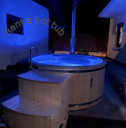 Hot Tub, Hot Tub