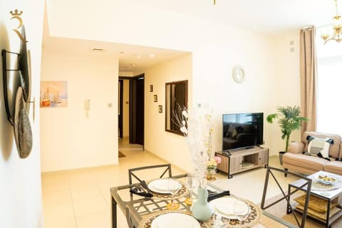 Your Luxurious 2BR Al Reem Escape at Mangrove Place Condominio in Abu Dhabi