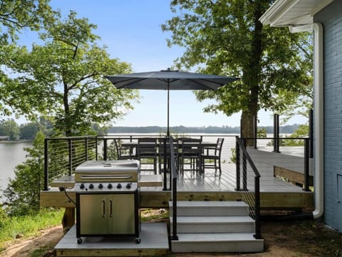 Stay a Wylie on the Lake Casa in Lake Wylie
