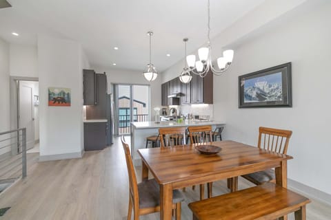 Fourth Street Crossing Whitewater Townhome Upscale Silverthorne Getaway House in Silverthorne