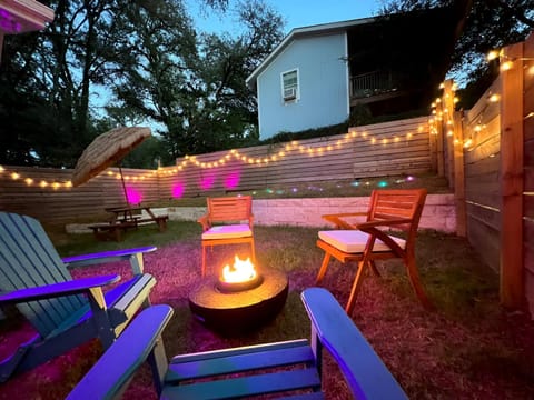 Night, Seating area, fireplace