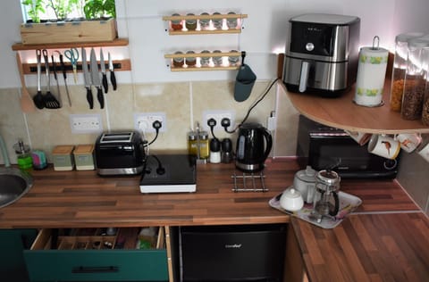 Coffee/tea facilities, Kitchen or kitchenette, Food and drinks, Food, minibar, pet friendly, stove, toaster