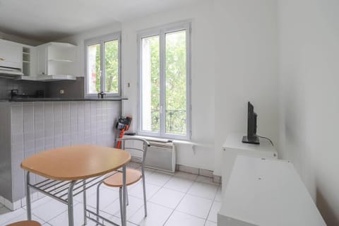 Montrouge 1 Bedroom Flat 30m2 - (2 pièces) Condo in Montrouge