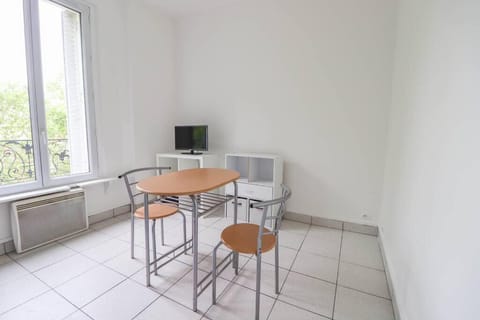 Montrouge 1 Bedroom Flat 30m2 - (2 pièces) Apartment in Montrouge
